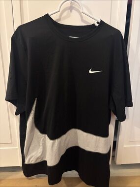 Nike Black and White Men's Short Sleeve Swoosh Tee
